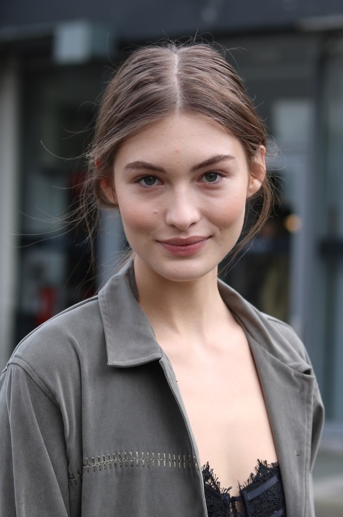 How tall is Grace Elizabeth?